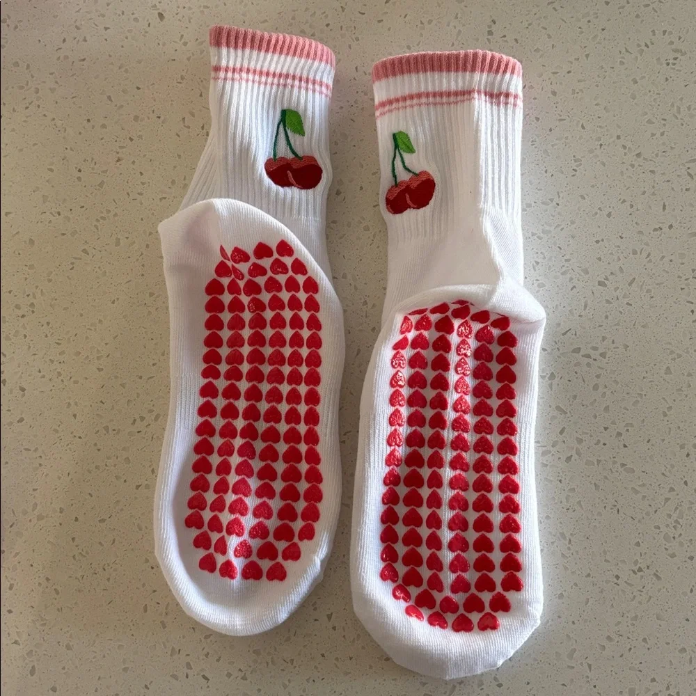 Pilates barre socks 🍒🩷‎